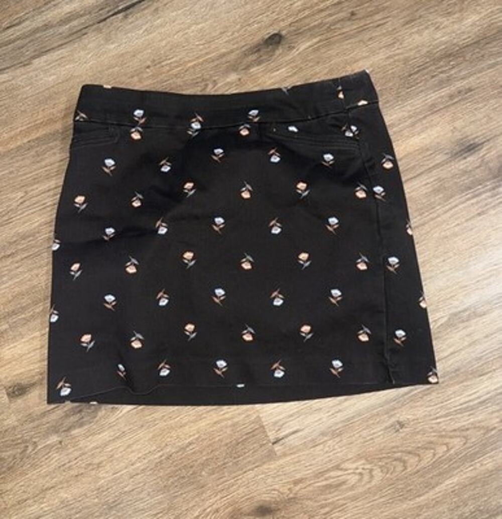Croft & Barrow Womens Effortless Stretch Skort Size 10 Black Floral Pull On Mini